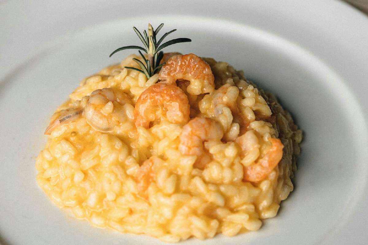 Il risotto agli scampi che rende ogni cena un momento di gusto raffinato e avvolgente