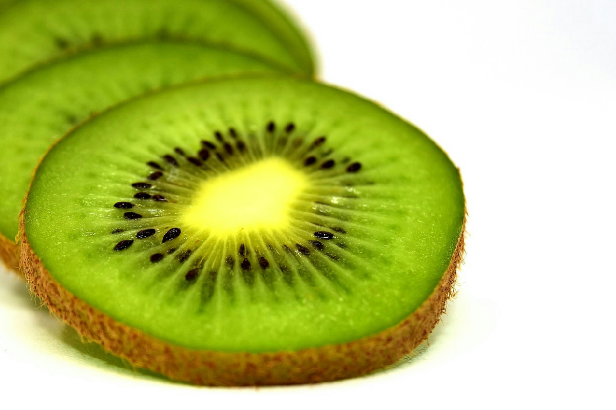 Scegliere il kiwi a colazione aumenta l’apporto di vitamina C per energia e benessere duraturi