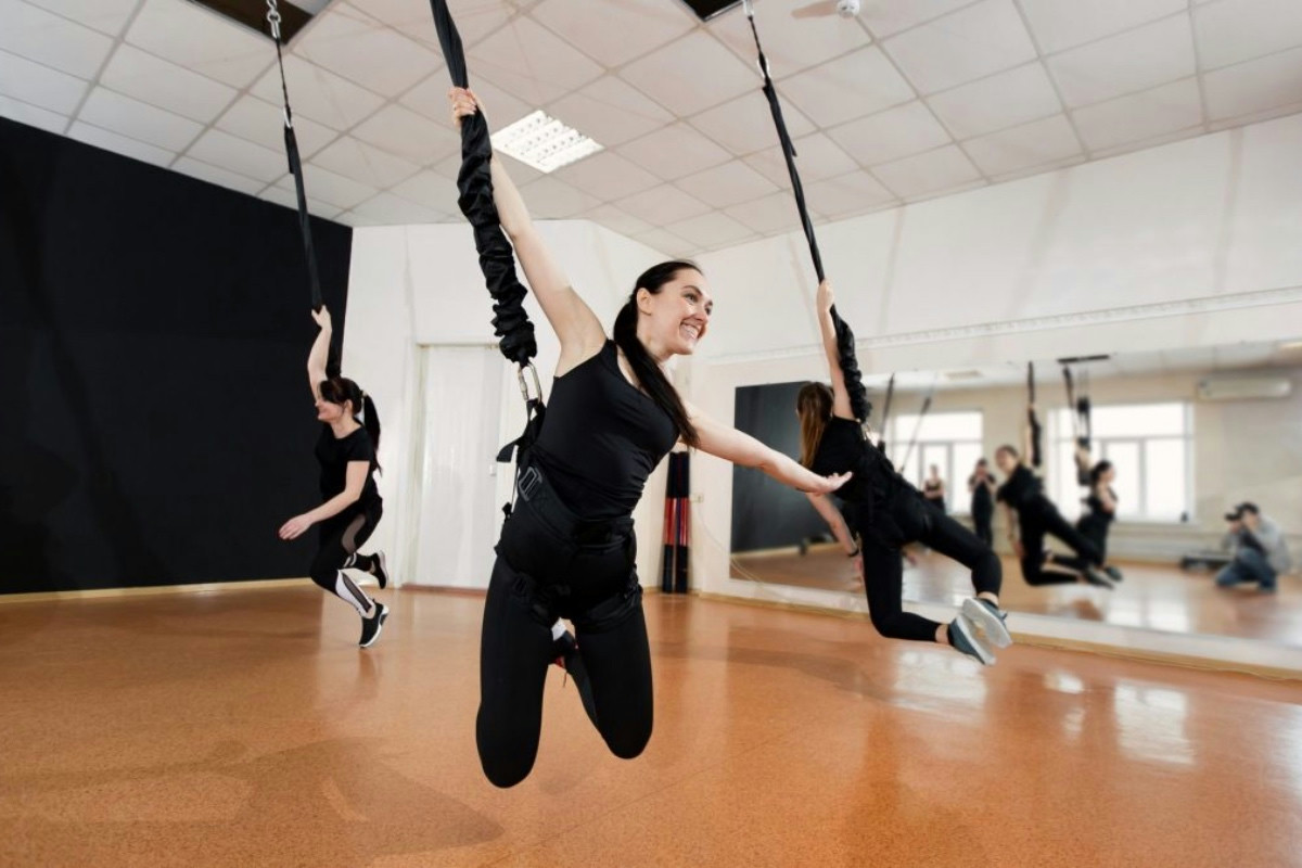 Allenamento mirato dopo i 40 anni: la disciplina dinamica in sospensione per dimagrire e migliorare la stabilità