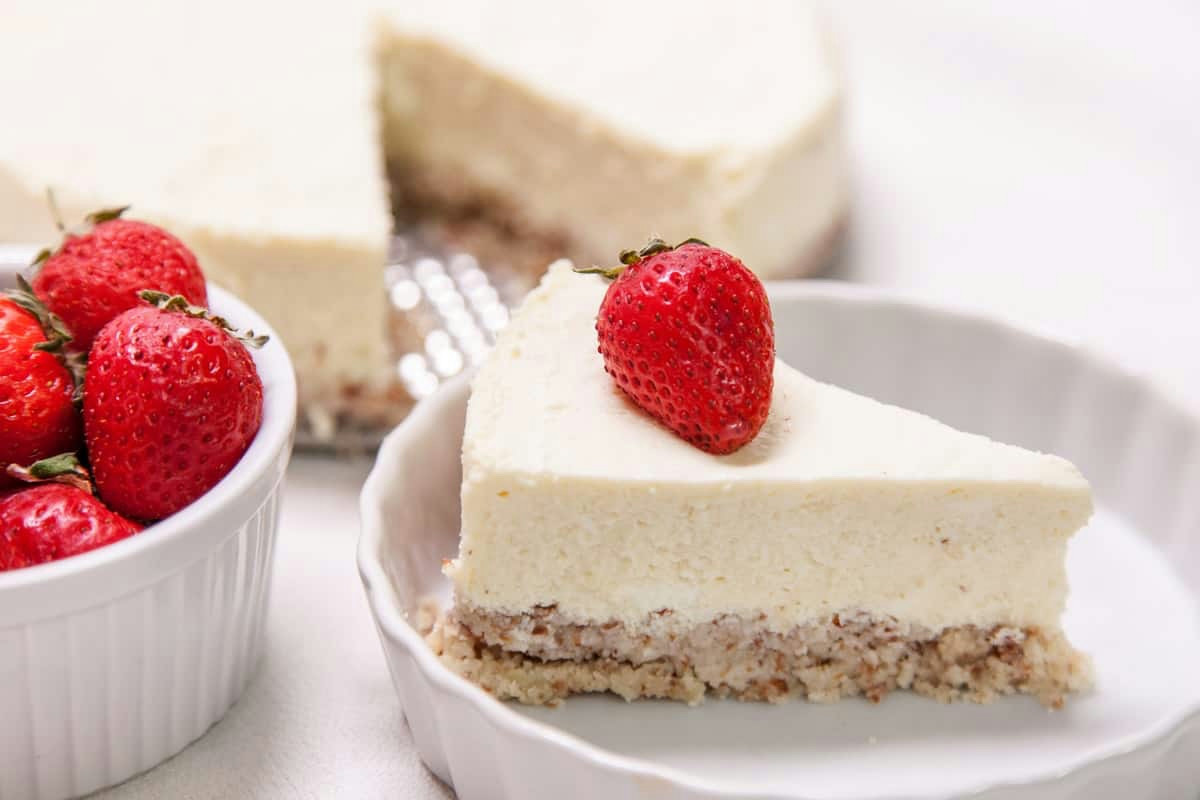 Dolci freschi con fragoline di bosco: cheesecake leggera e irresistibile per tutte le stagioni