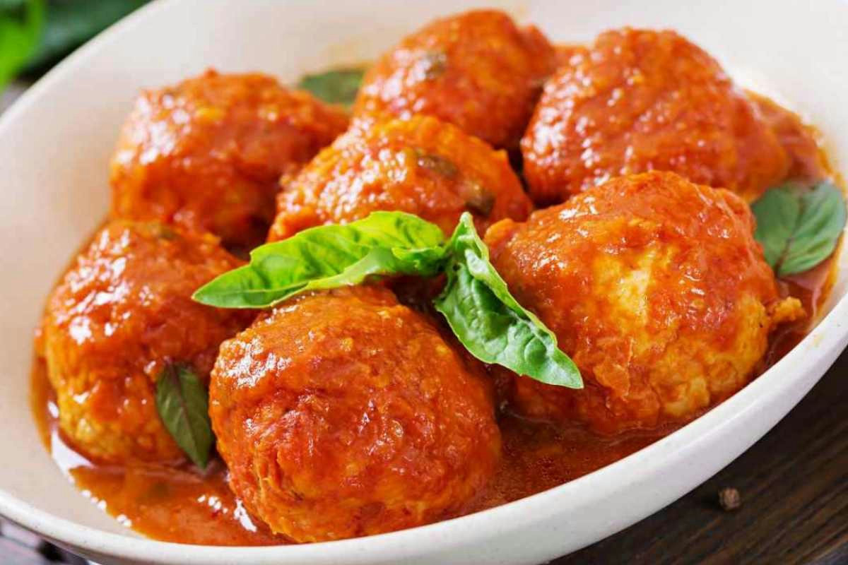 Perché le polpette al sugo sono diventate il piatto preferito sulle tavole di tutti