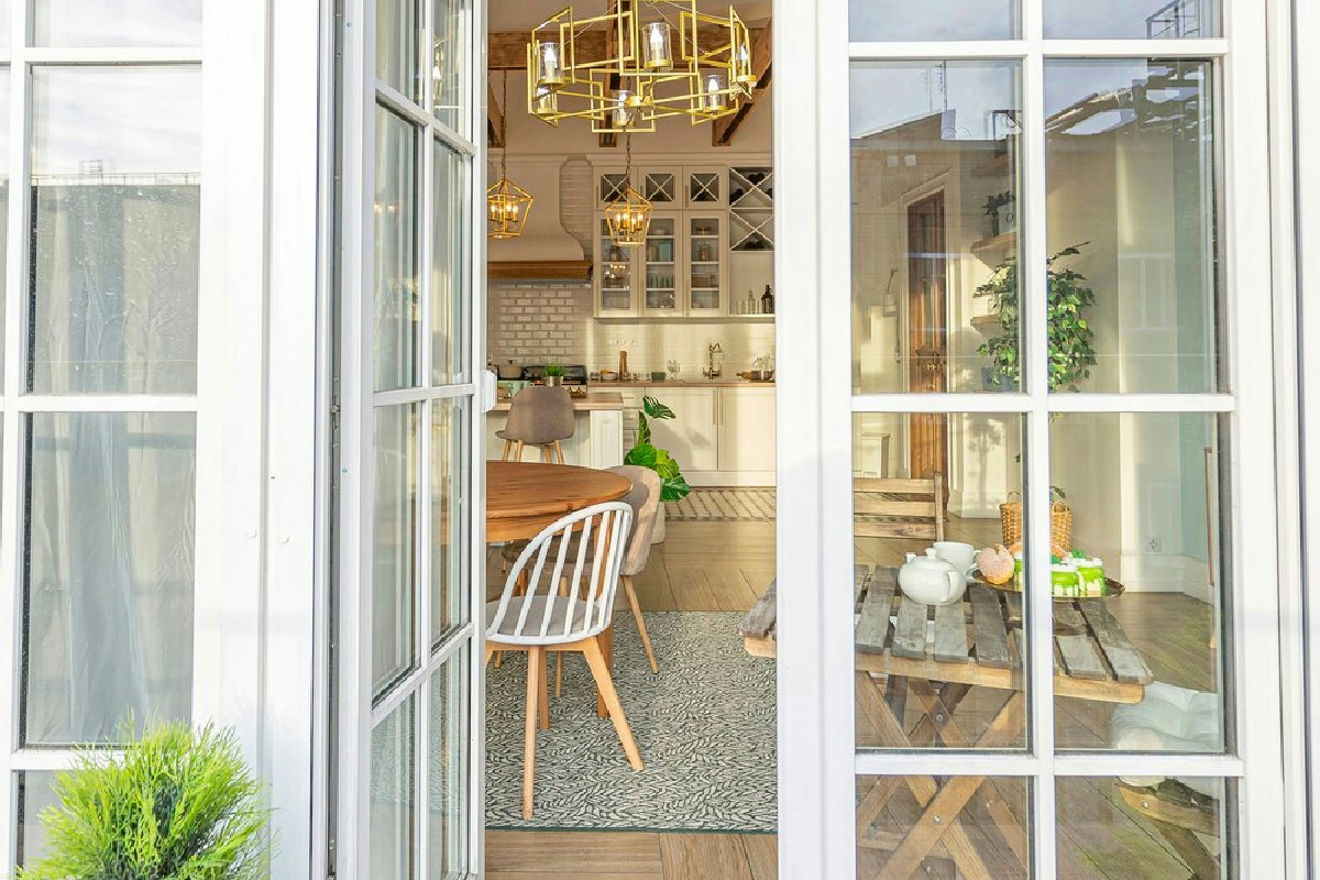 Personalizzare una porta finestra: consigli utili e prezzi per una scelta su misura funzionale