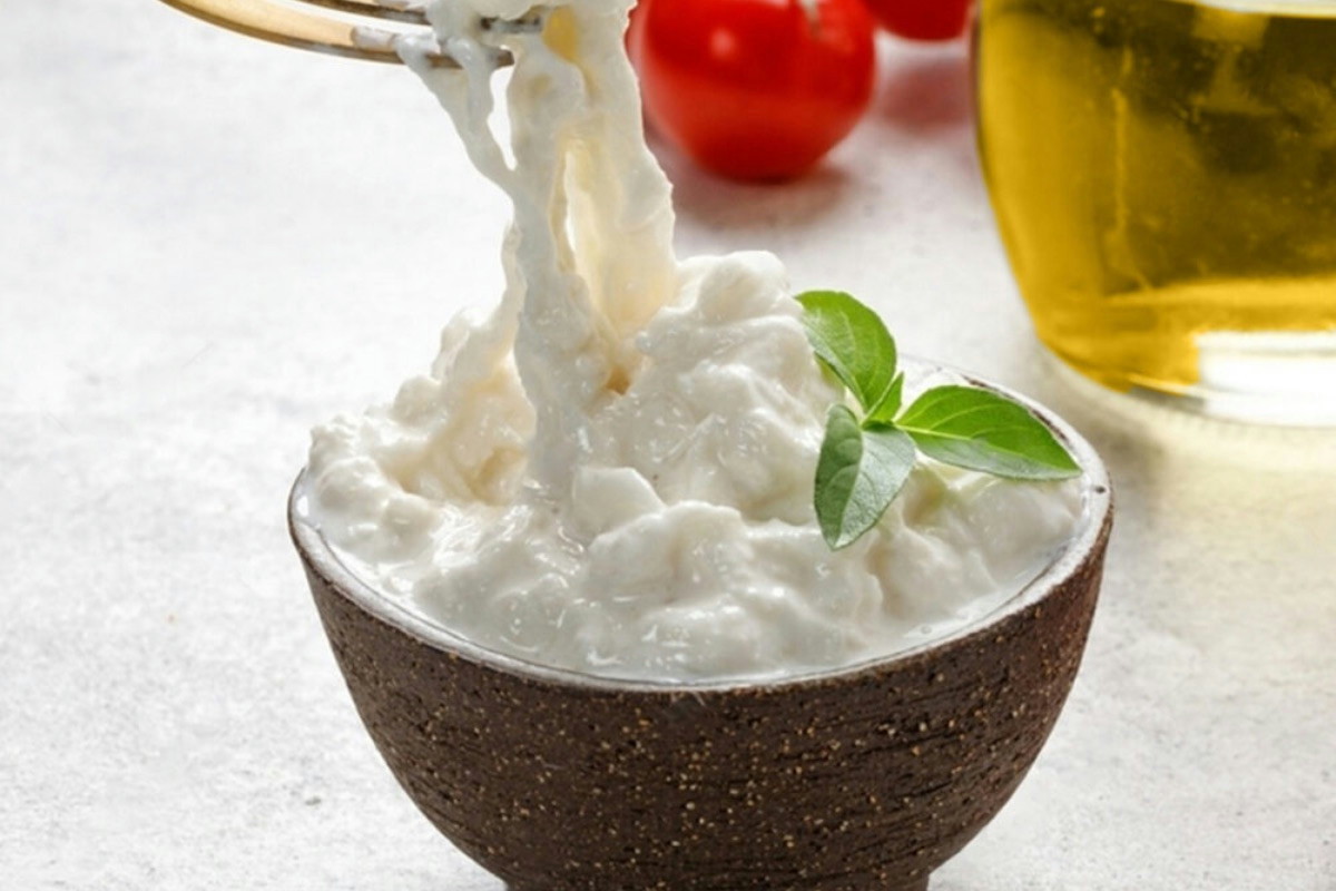 Quando la tradizione incontra l’originalità: farinata con stracciatella, radicchio e funghi grigliati