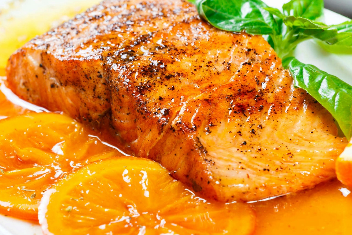 Il salmone all’arancia: l’abbinamento fresco e raffinato che eleva ogni tavola elegante